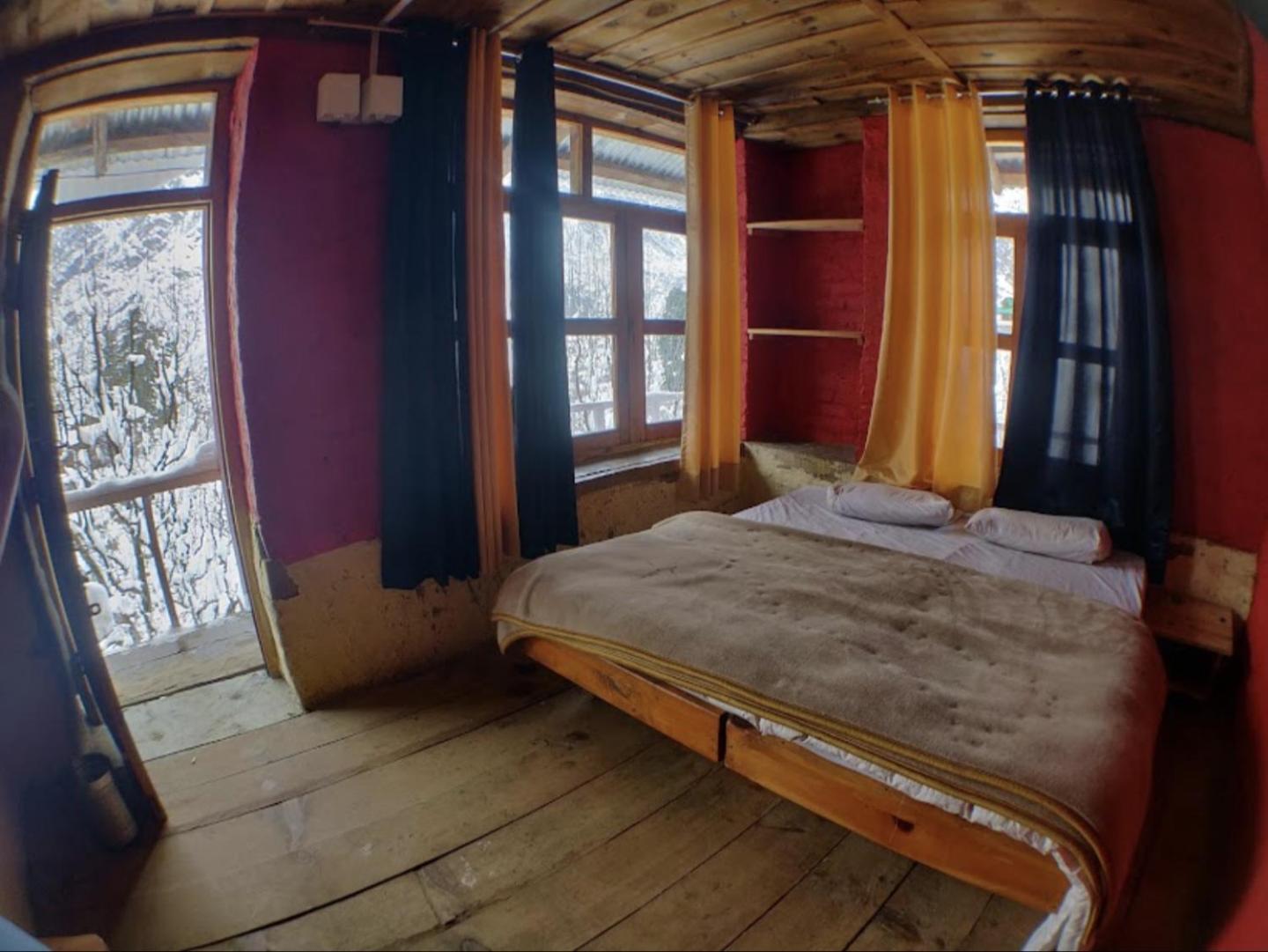 Hotel Holy Cow Cafe & Beds Kalgha Exterior foto